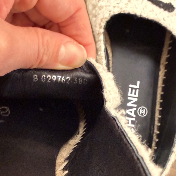 CHANEL Cream and Black Bouclé Espadrille Flats with CC Logo - Picture 6 of 6